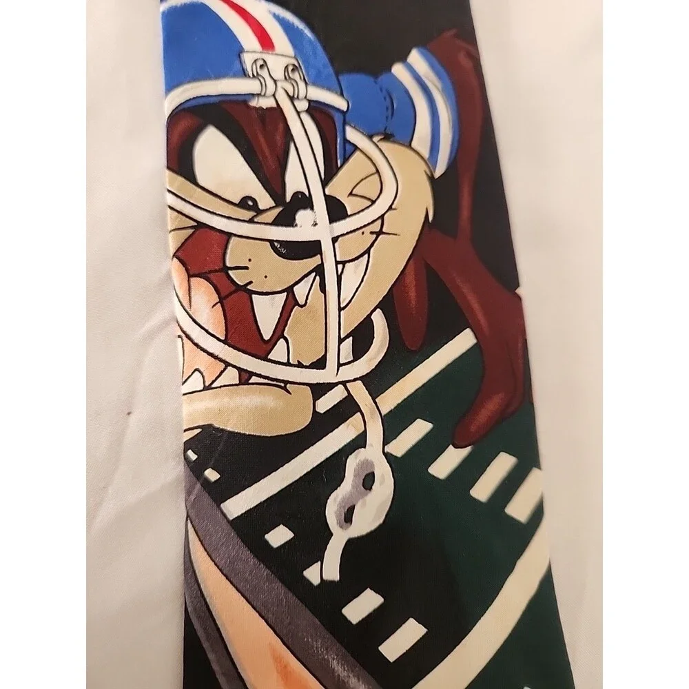 Vtg. Looney Tunes Mens Tie Mania Football Theme Bugs Bunny Taz Black Background